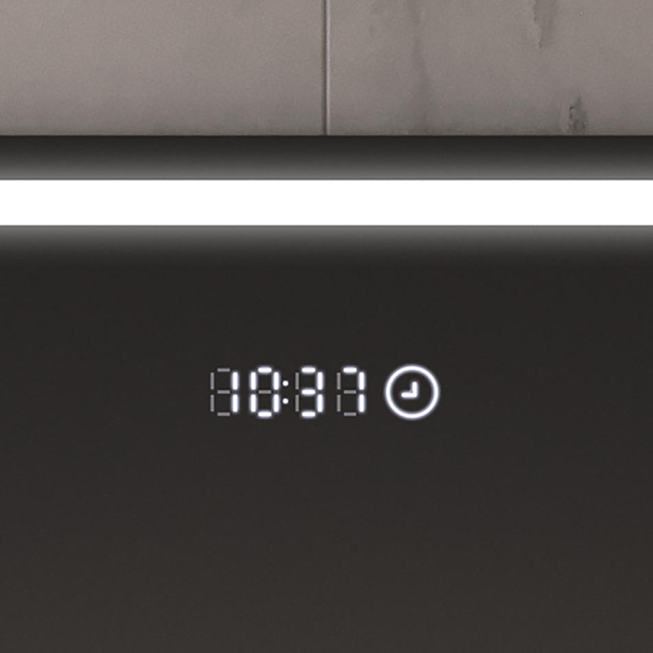 С нашето огледало забравяте вече за закъсненията! Часовникът с LED дисплей гарантира, че времето в ежедневието Ви е под контрол. Размер на огледалното стъкло: 7 см × 1,5 см. Сензорният часовник свети независимо от осветлението на огледалото. Часовникът изисква допълнително постоянно захранване.