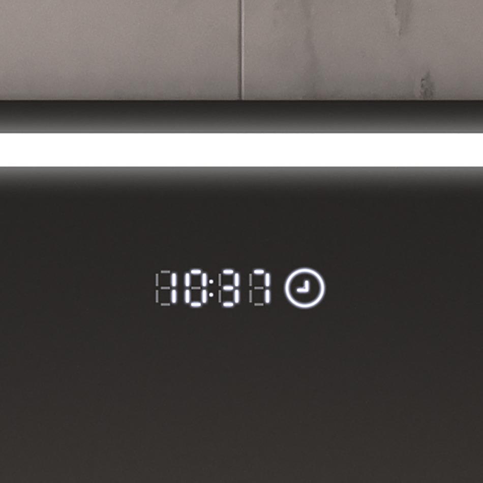 С нашето огледало забравяте вече за закъсненията! Часовникът с LED дисплей гарантира, че времето в ежедневието Ви е под контрол. Размер на огледалното стъкло: 7 см × 1,5 см. Сензорният часовник свети независимо от осветлението на огледалото. Часовникът изисква допълнително постоянно захранване.