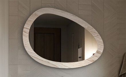 Огледала в каменна рамка