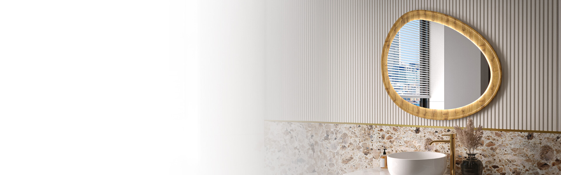 Огледала в дървена рамка